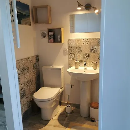 La De La Pomerie 3*