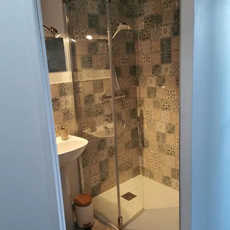 Oda ve Kahvaltı La De La Pomerie